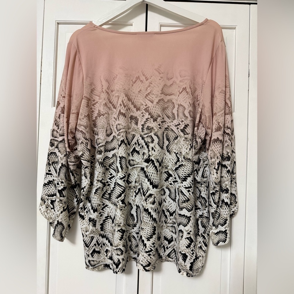 Calvin Klein Womens Top Plus Size 1X Snakeskin Stretch V-Neck 3/4 Petal Sleeves - Picture 3 of 11